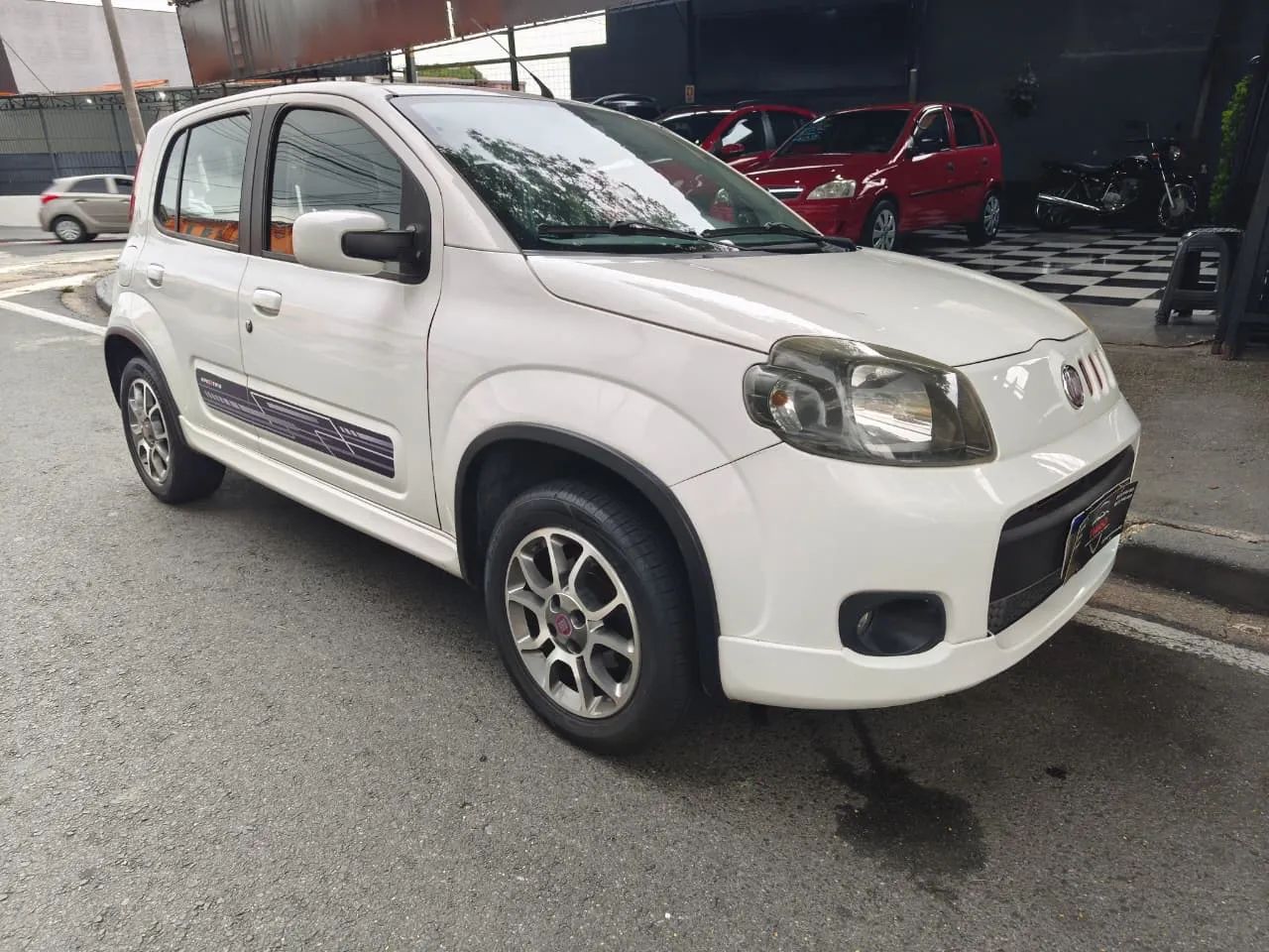 Fiat Uno Sporting 1.4 EVO Fire Flex 8V 4P 2014 - Foto 3