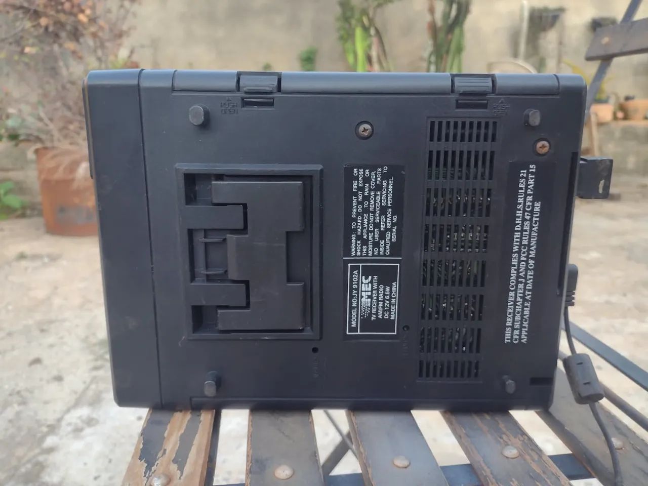 Tv portátil antiga preto e branco  - Foto 4
