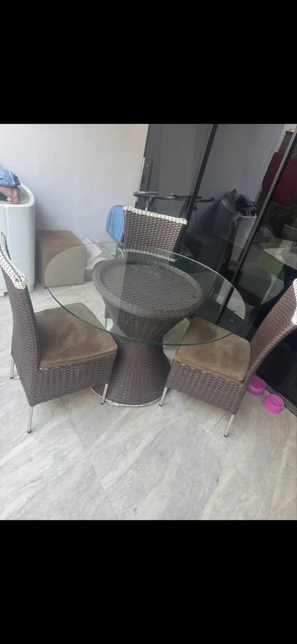 Vendo mesa com três cadeiras  - Foto 2