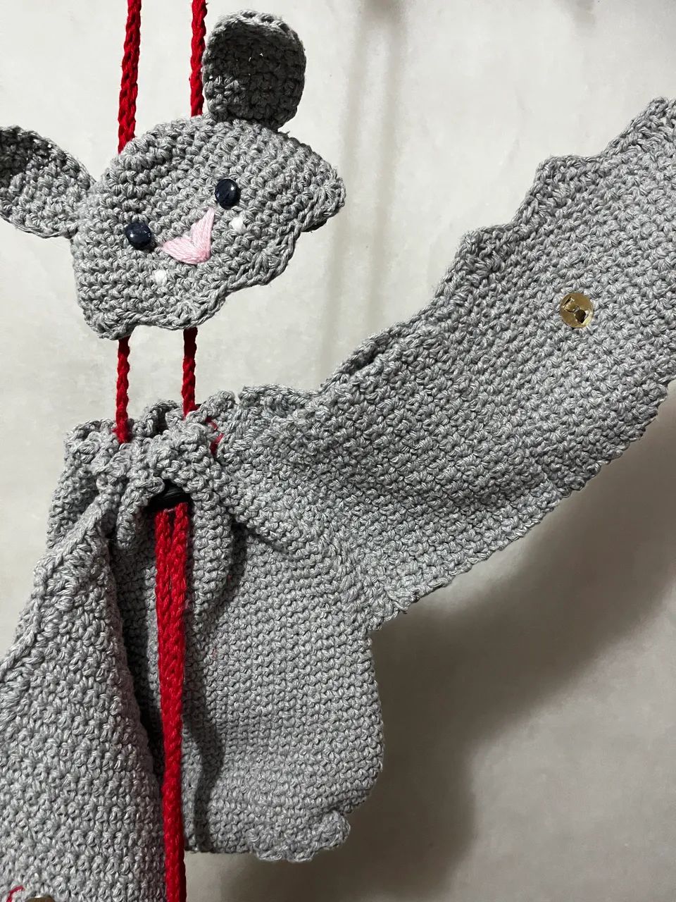 Bolsa de Crochê Morcego Cinza Barbante Artesanal - Foto 4