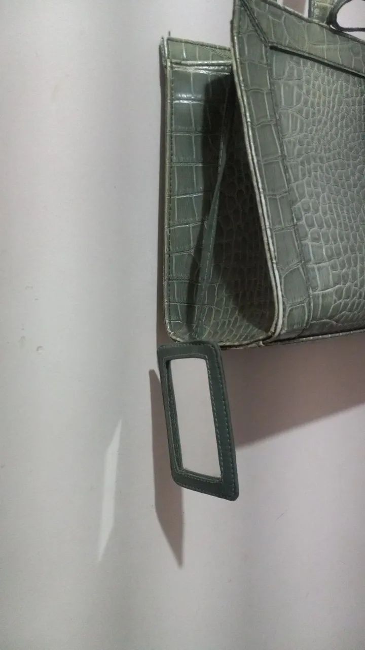 Vendo essas bolsas .A verde é importada. - Foto 2