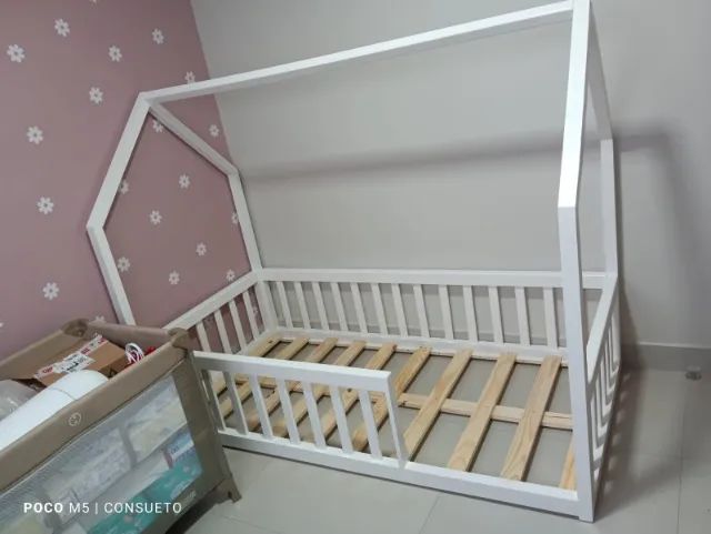 Cama-casinha solteiro montessoriana em pinus branca - Foto 4