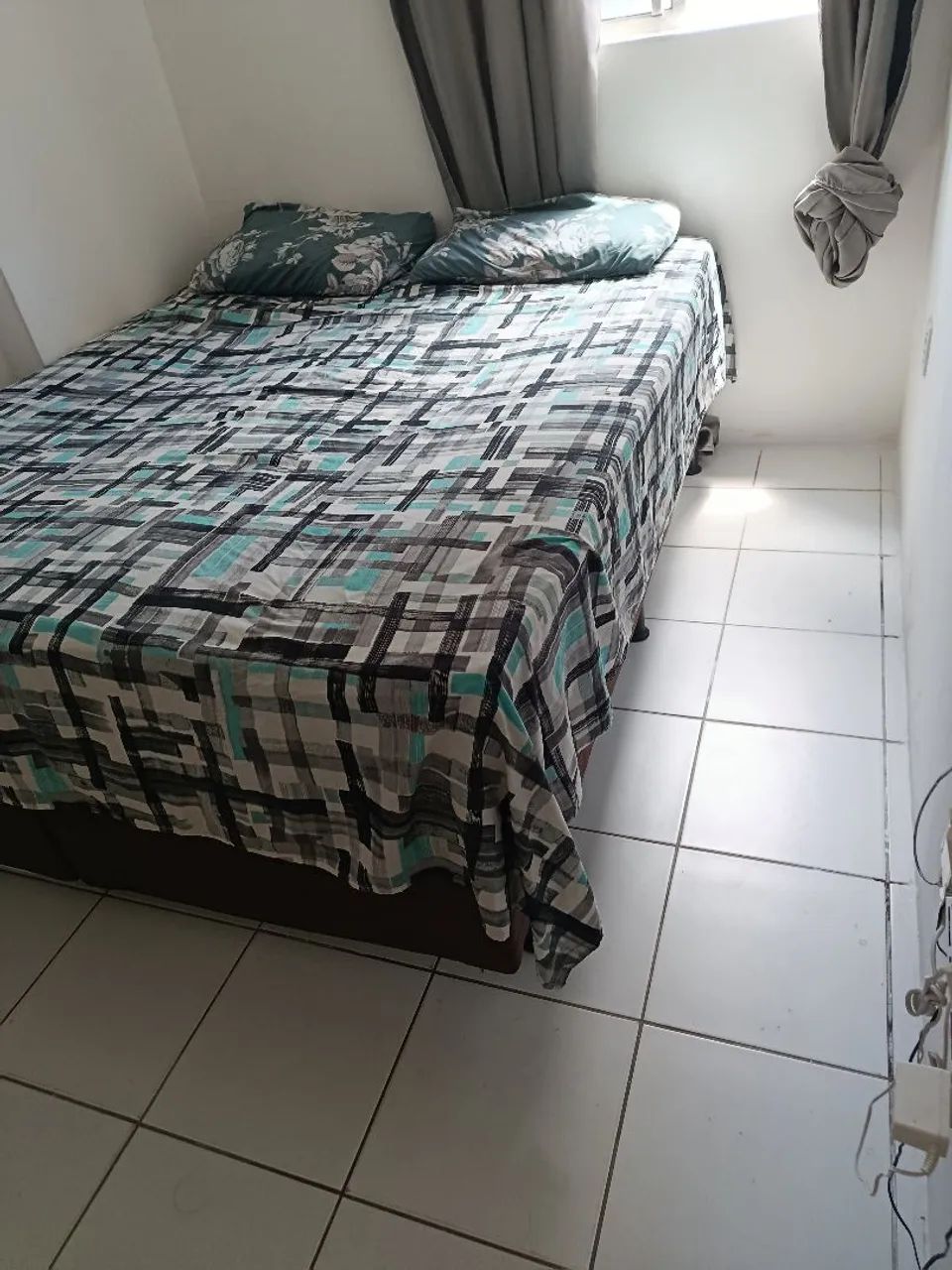 CAMA QUEEN - CONFORTÁVEL E EM BOM ESTADO - Foto 3
