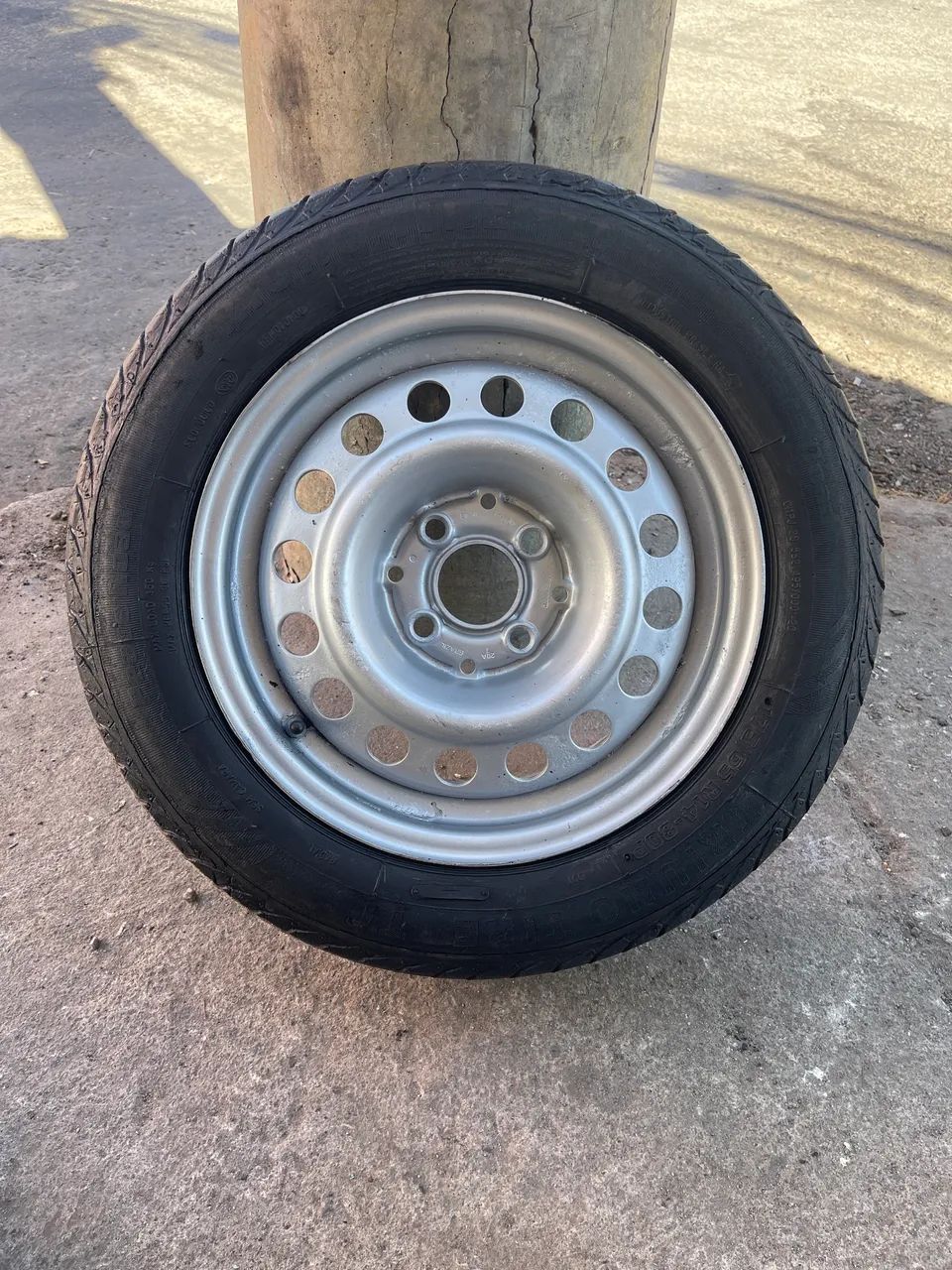 Roda de volks com pneu