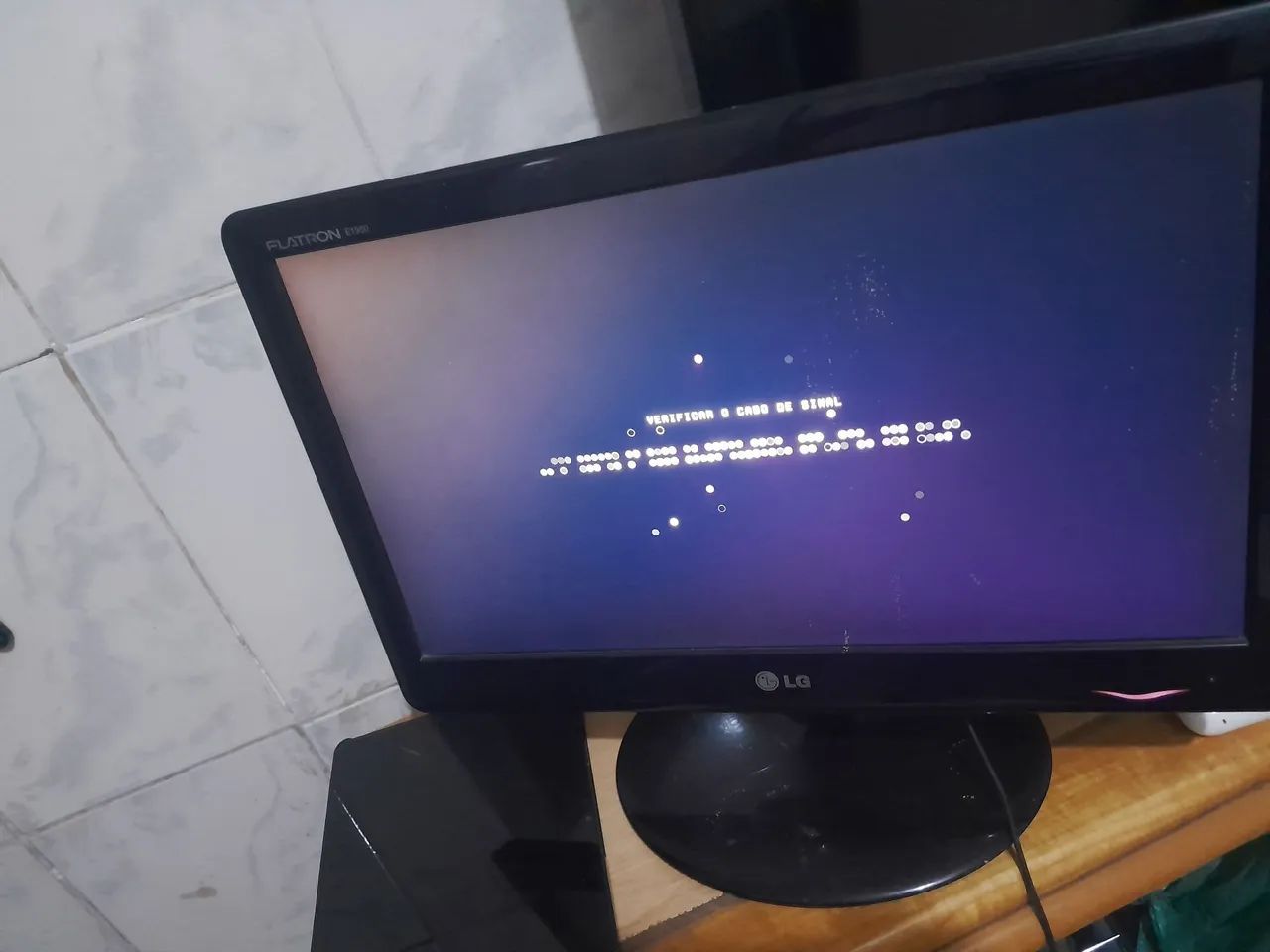 Monitor LG 18,5 Polegadas, Funcionando perfeitamente, acompanha fonte de energia R$ 120,00 - Foto 2
