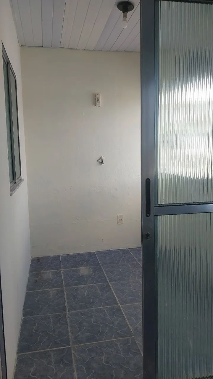 Alugo casa em Paripe.  Um quarto 