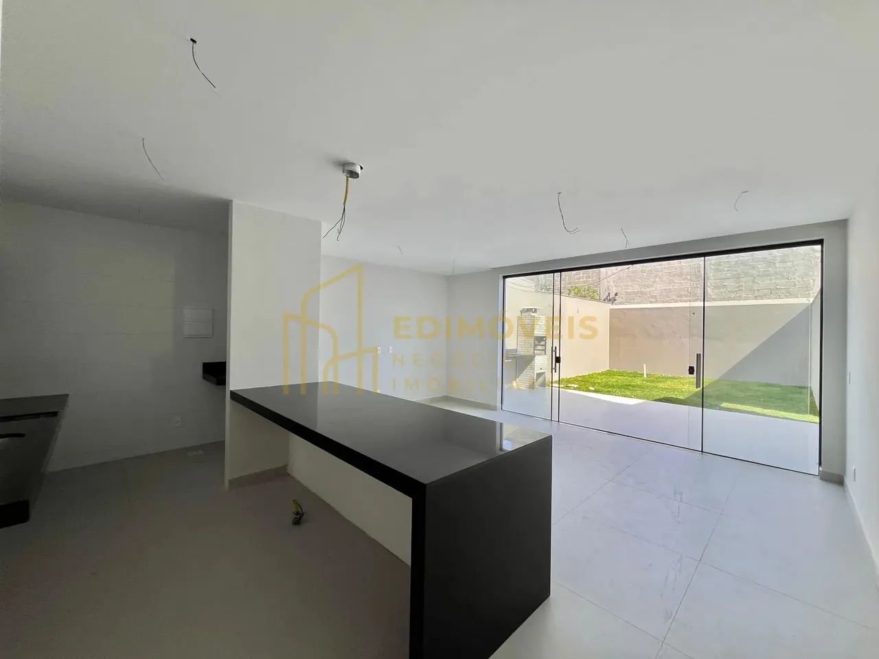 Venha Conhecer: Casa com Varanda e Closet em Morada de Laranjeiras! - Foto 7