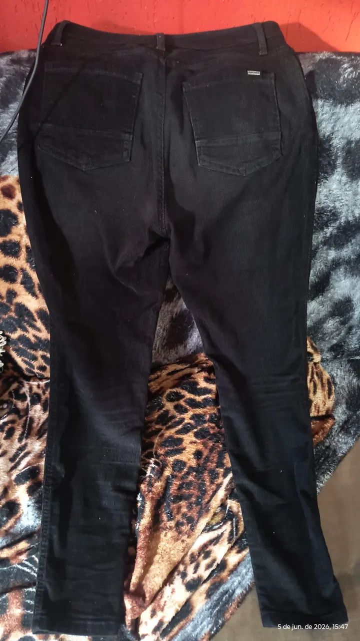 Calça aveludado preta número 40 Marfino excelente estado  - Foto 2