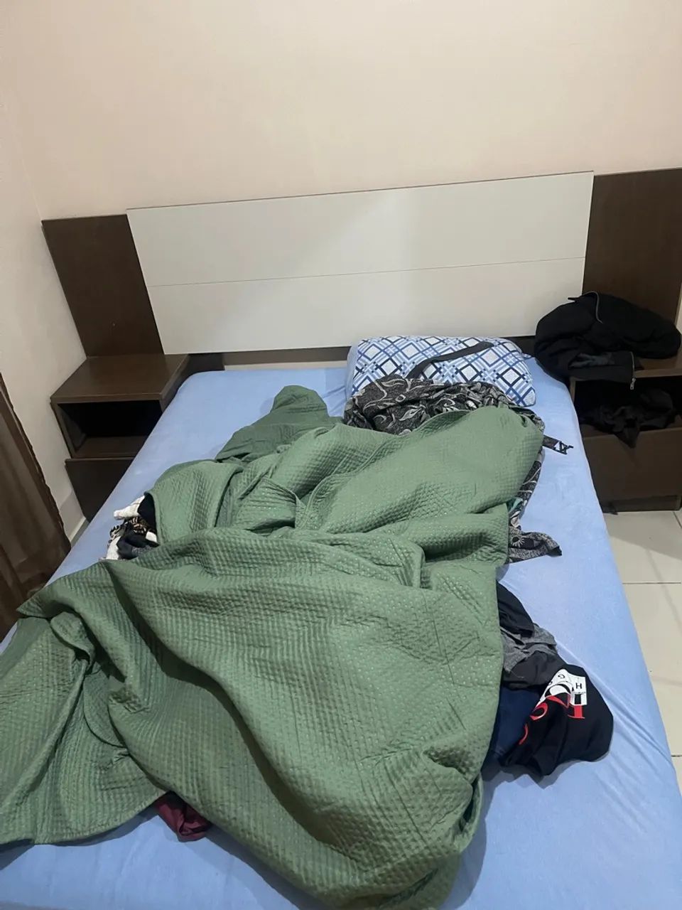 Box Bed with Headboard 15064985860196226121