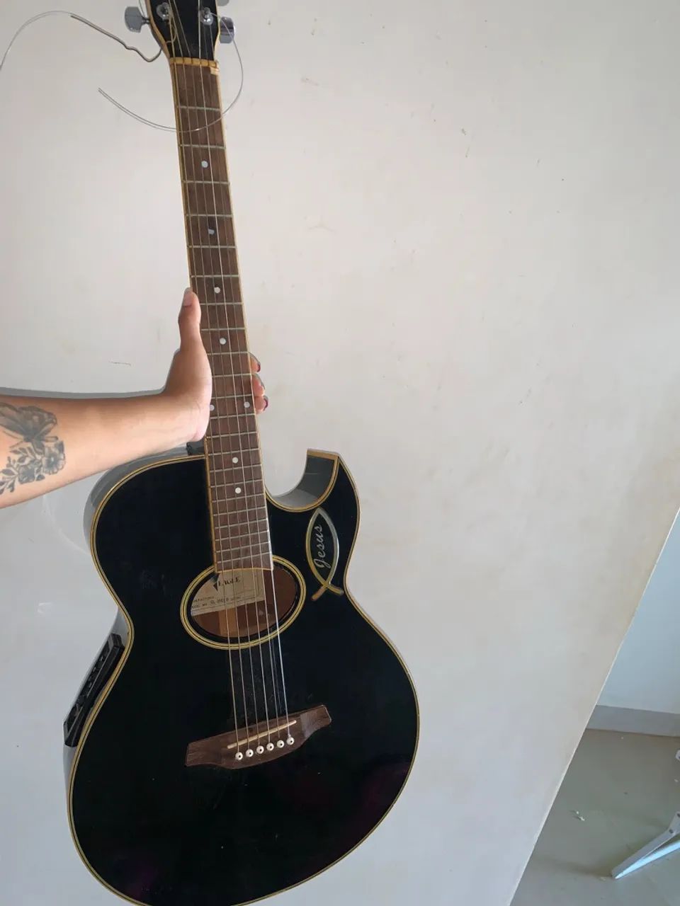 Violão eletroacústico