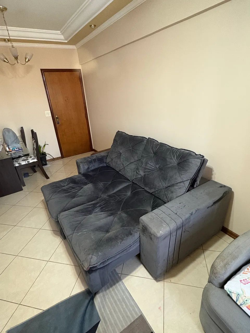 Sofá retrátil cinza 2 m - Foto 3