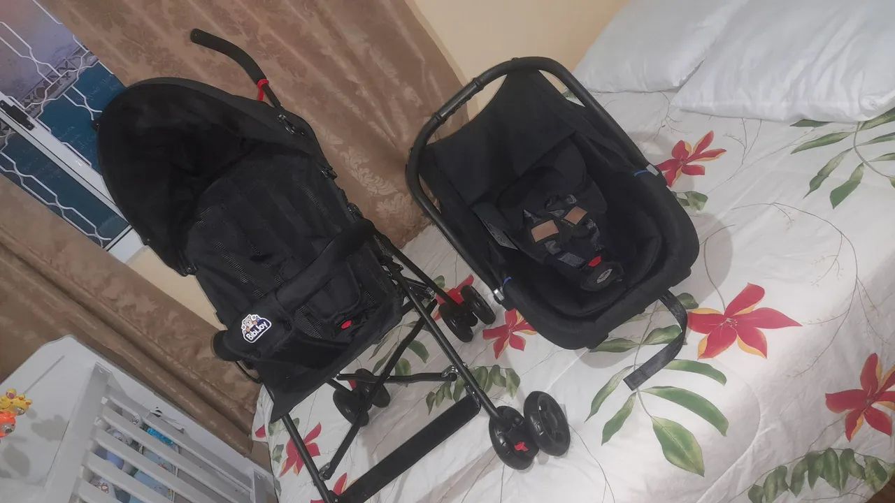 Carrinho guarda chuva e Bebe conforto novos 