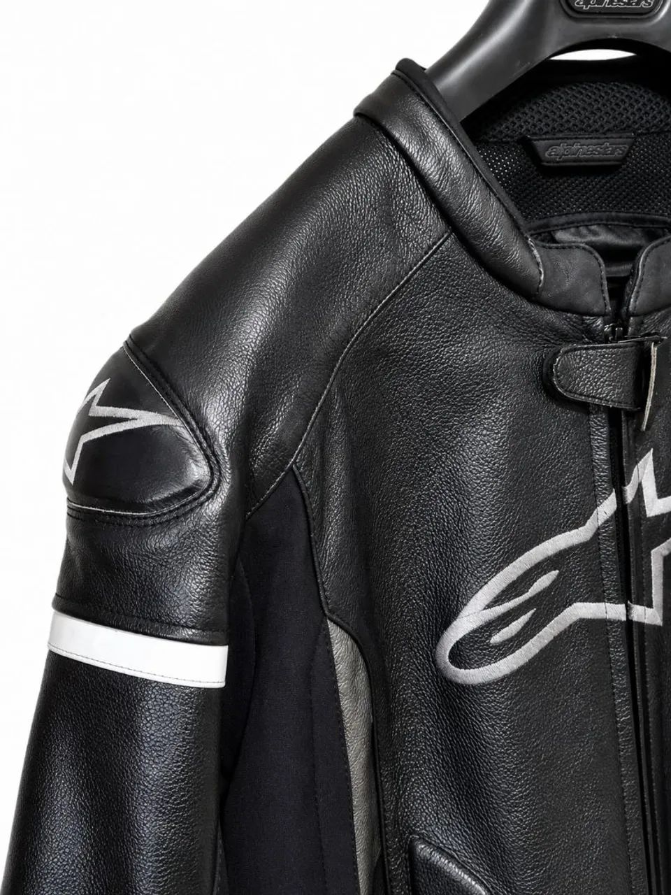 **MELHOR PREÇO** JAQUETA ALPINESTARS COURO ORIGINAL - ESTADO IMPECÁVEL - Foto 3