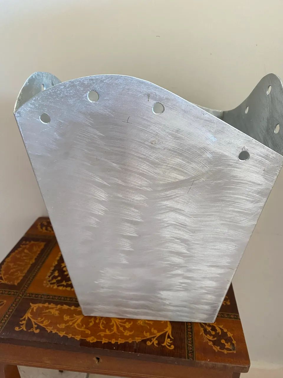 Cachepot em aluminio design moderno