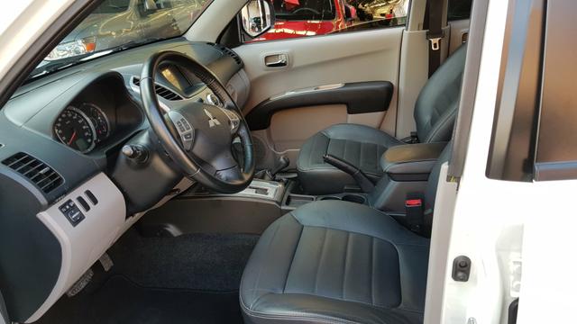 Triton 2016 4x4 automatica impecável baixo km $79.900 - Foto 9