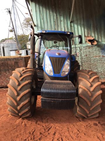 Vende-se trator New Holland 7060