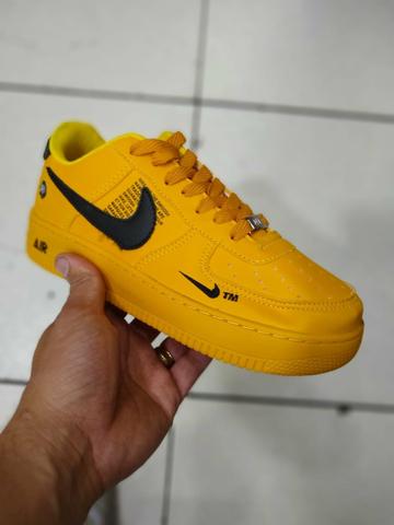 Tênis Nike air force amarelo