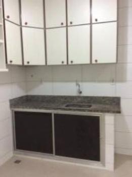 Casa triplex em vila residencial
