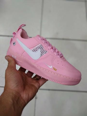 Tenis Nike Air Force lv8 rosa branco