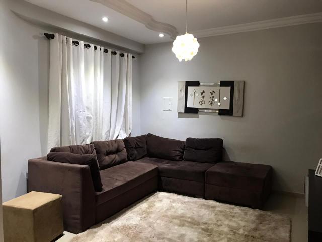 Vendo lindo sobrado na QNO 6 do SETOR O. Excelente localização