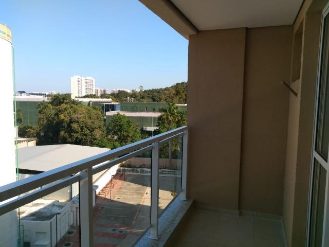 Excelente apto em Jacarepaguá, próximo do Projac, Sala, 2 quartos, varanda e banheiros - Foto 3