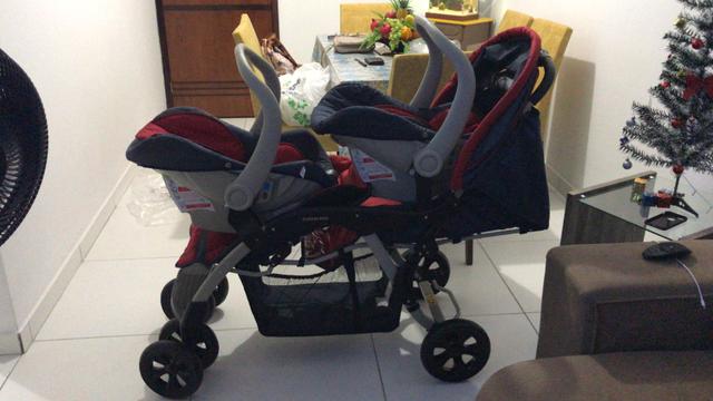 Carrinho de bebê para gêmeos estado de zero - Foto 2