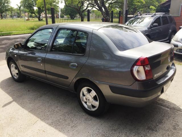Renault Clio Sedan PRIVILEGE 1.6 4P - Foto 6