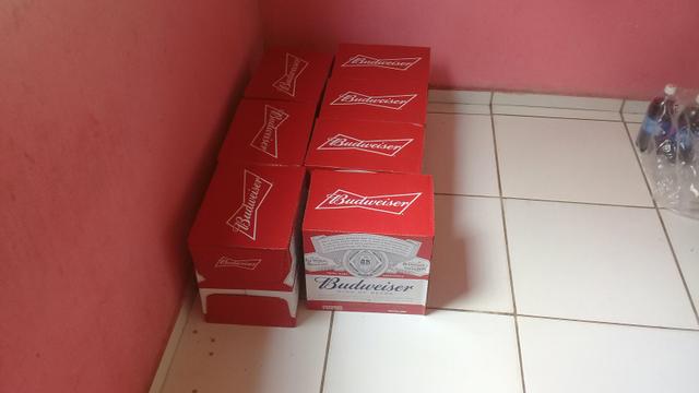 Vende-se caixa de Budweiser 550 ml