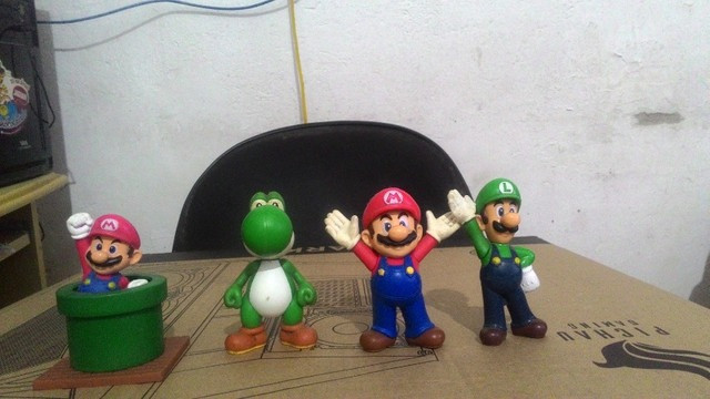 Bonecos e brinquedos