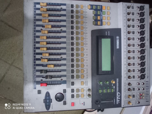 mesa de som Yamaha 01 V
