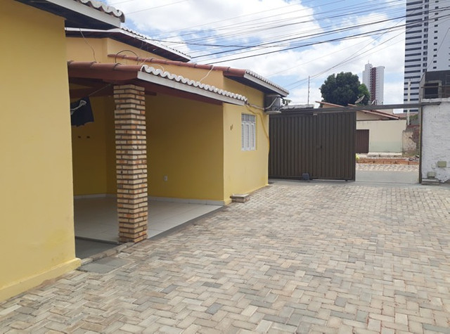 Aluga-se uma casa condomínio fechado