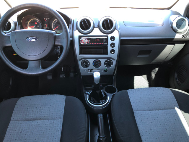 Fiesta Sedan 1.6 Completo + GNV Financia 100% - Foto 9