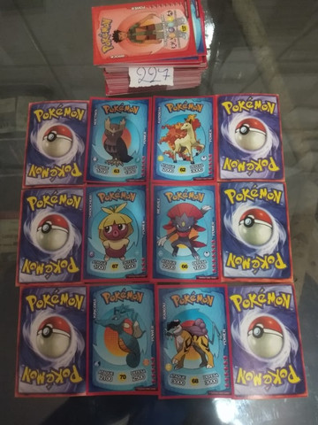 Lote de card's Pokémon com 227 unidades