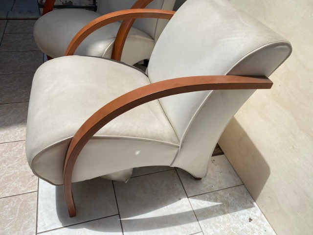 Par de Poltronas em Couro Sintético - Foto 4