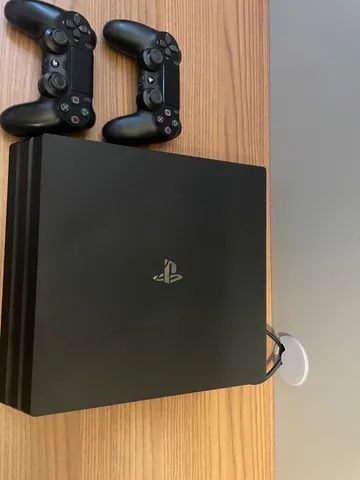 VENDO] PS4 PRO com 2 controles e jogo