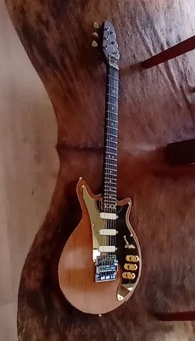 Guitarra customizada Brian May