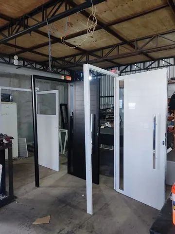 Porta de entrada lambril de alumínio, completa, sob medida, dobradiça e pivotante 