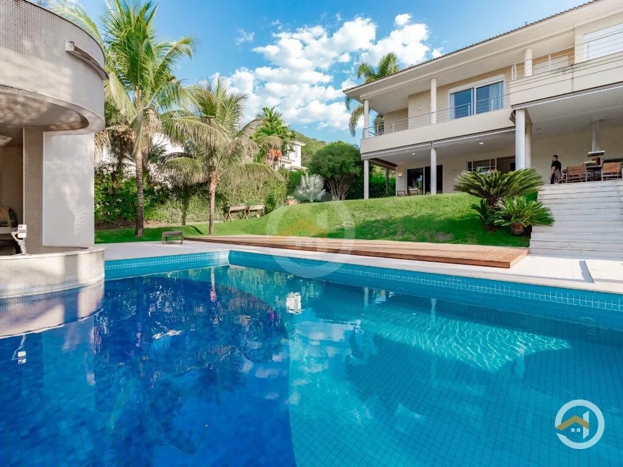 Sobrado no Residencial Aldeia do Vale com 5 quartos sendo 4 suítes
