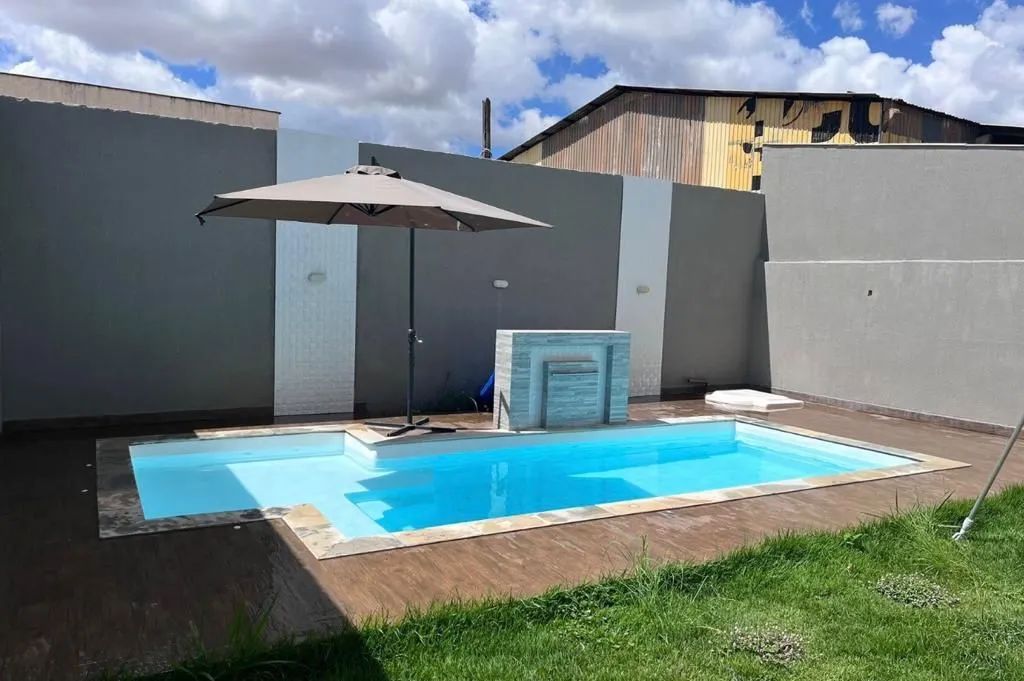 Piscina 7 MTS com hidro e prainha 
