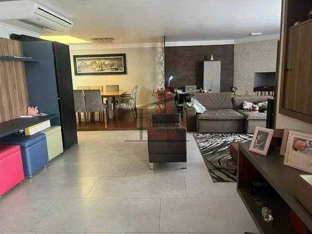Casa com Piscina 4 dormitórios 8 vagas de garagem