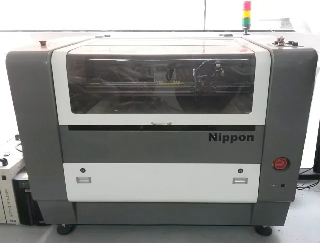 Máquina corte a laser Nippon.