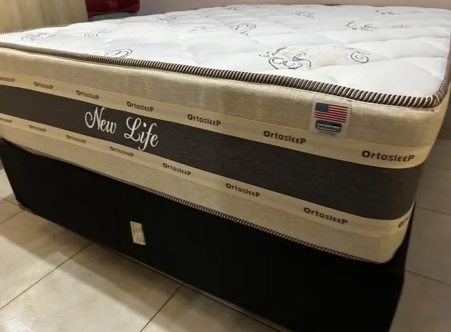 Cama box (10x sem juros) colchão e base novo