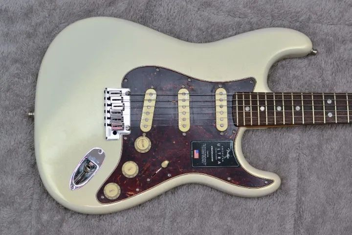 Guitarra Fender Stratocaster American Ultra Arctic Pearl  - Foto 3