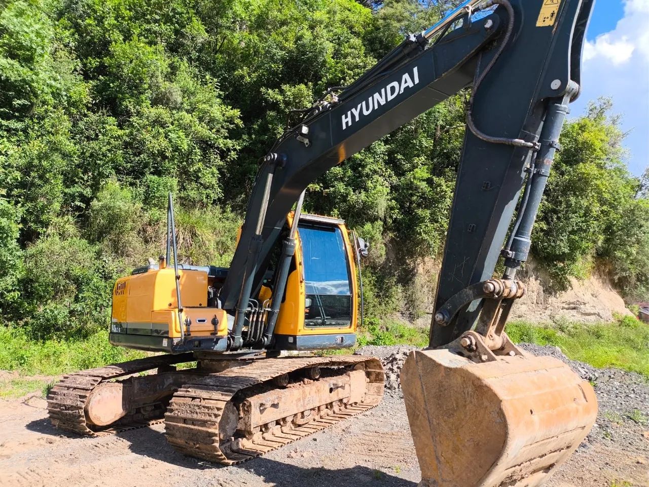 Escavadeira Hyundai 140 
