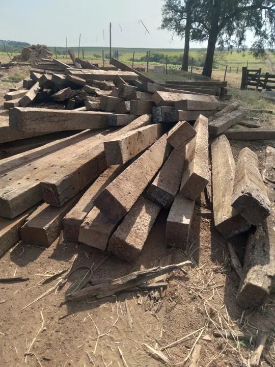 Lote de Mil Dormentes. 17cmx24cmx2,80metros 1° Linha Madeira Nativa - Foto 2