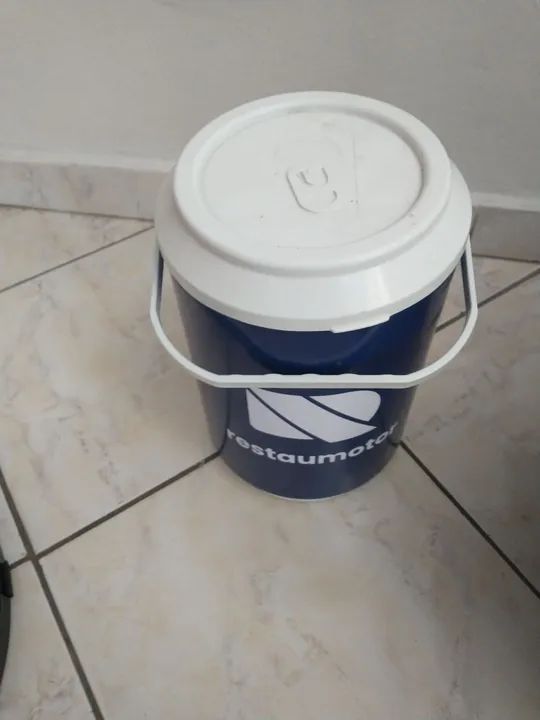 Cooler azul e branco 