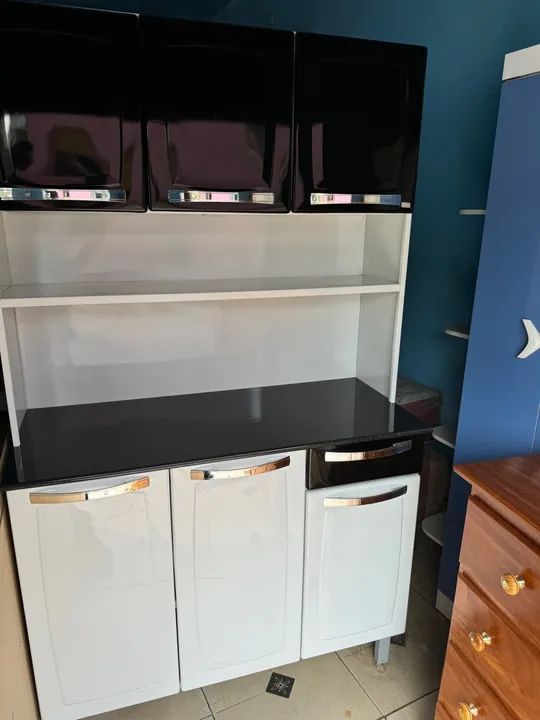 Armário de Cozinha Branco com Tampo Preto - Foto 4