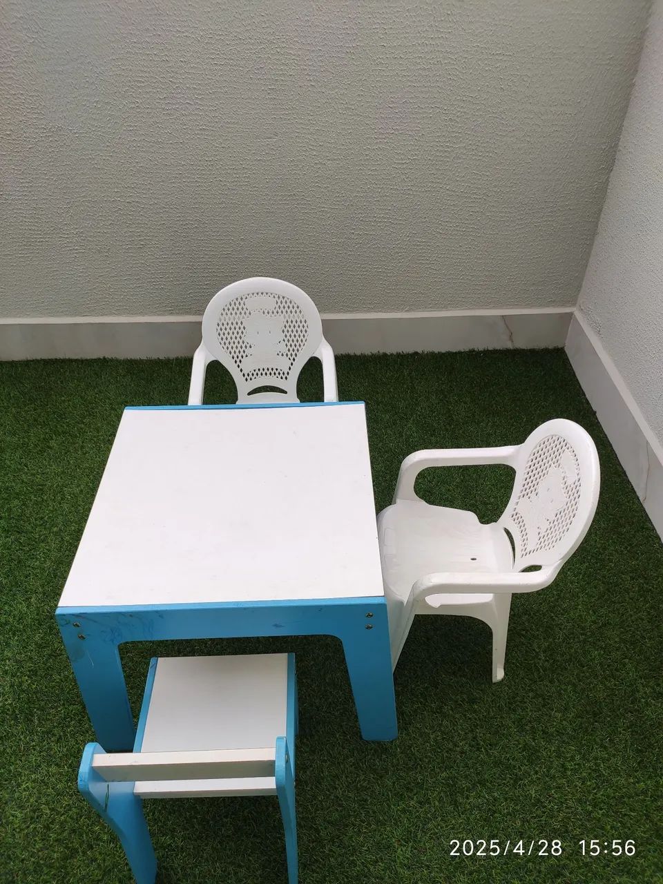 Mesa e Cadeiras Infantil - Branco e Azul - Foto 3