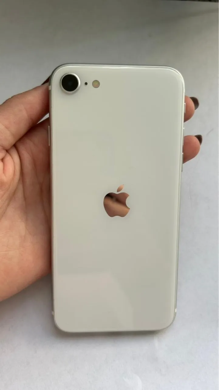 iPhone SE 2º Geração 74% de bateria Com carregador e nota fiscal