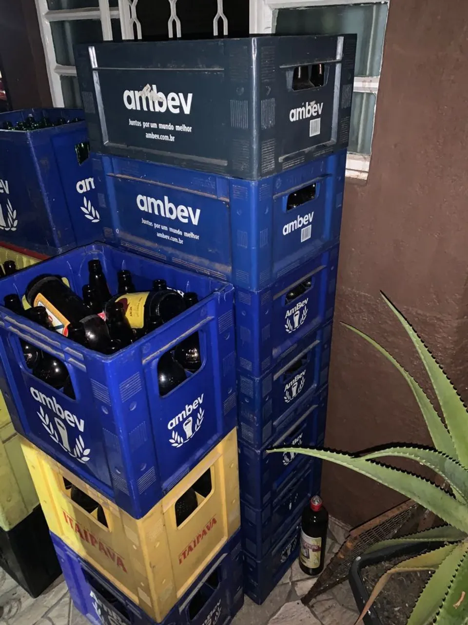 Caixas de Cerveja Ambev e Itaipava